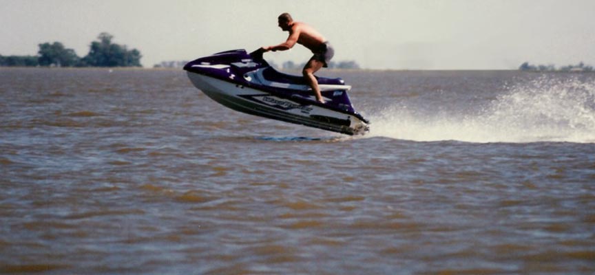 Εύβοια: Τζετ σκι «εκτοξεύτηκε» 22 μέτρα έξω στην παραλία (video) Εύβοια: Τζετ σκι «εκτοξεύτηκε» 22 μέτρα έξω στην παραλία (video)