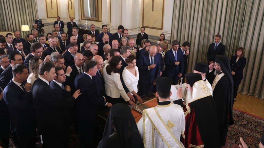 Ορκίστηκε η νέα κυβέρνηση: Ακολουθούν οι τελετές παράδοσης – παραλαβής στα υπουργεία