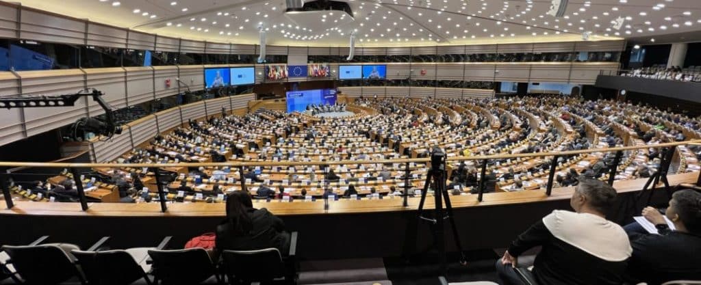 Qatargate: Ο γιος του ανακριτή Μισέλ Κλεζ και της ευρωβουλευτή Μαρί Αρένα συνέστησαν μαζί εταιρεία το 2018, αναφέρει η Soir Qatargate: Ο γιος του ανακριτή Μισέλ Κλεζ και της ευρωβουλευτή Μαρί Αρένα συνέστησαν μαζί εταιρεία το 2018, αναφέρει η Soir