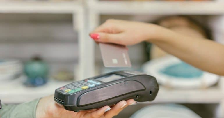 AAΔΕ: Στην τελική ευθεία η διασύνδεση 400.000 ταμειακών μηχανών με τα POS AAΔΕ: Στην τελική ευθεία η διασύνδεση 400.000 ταμειακών μηχανών με τα POS