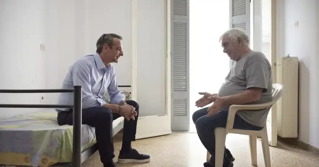 Εκλογές 2023: Η επίσκεψη Μητσοτάκη στο σπίτι πρώην αστέγου – Δείτε τη συζήτησή τους στο 10λεπτο σποτ της ΝΔ Εκλογές 2023: Η επίσκεψη Μητσοτάκη στο σπίτι πρώην αστέγου – Δείτε τη συζήτησή τους στο 10λεπτο σποτ της ΝΔ
