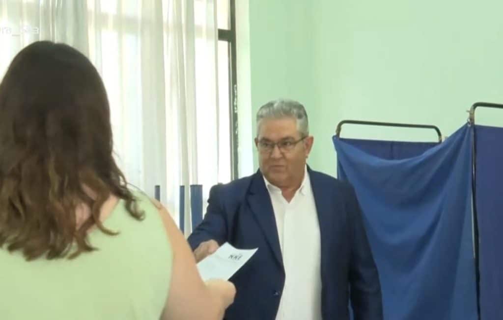 Λαμία: Επεισοδιακή η ψηφοφορία Κουτσούμπα-δεν του έδωσαν ψηφοδέλτιο του ΚΚΕ Λαμία: Επεισοδιακή η ψηφοφορία Κουτσούμπα-δεν του έδωσαν ψηφοδέλτιο του ΚΚΕ