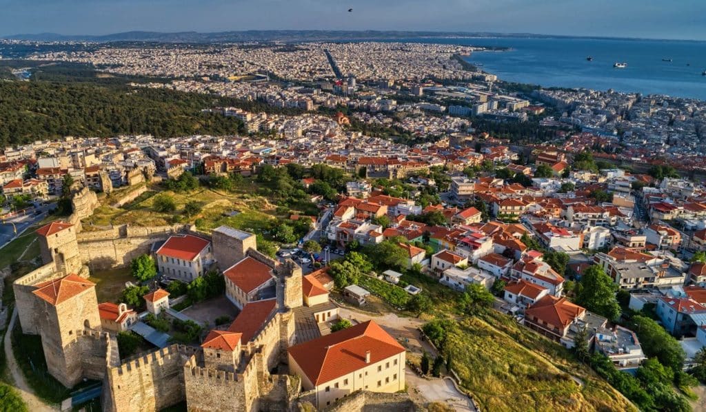 Στη Θεσσαλονίκη «ταξιδεύει» τους αναγνώστες της η βρετανική εφημερίδα «The Telegraph»