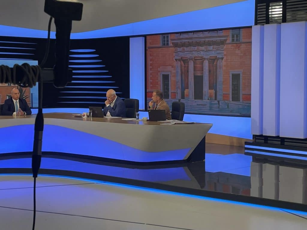 Οικονόμου: Η ΝΔ μειώνει φόρους, ΣΥΡΙΖΑ και ΠΑΣΟΚ ανταγωνίζονται ποιος θα βάλει περισσότερους