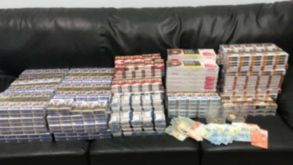 Θεσσαλονίκη: “Πιάστηκε στα πράσα” με 1.000 πακέτα λαθραία τσιγάρα σε αποθήκη των ΚΤΕΛ Θεσσαλονίκη: “Πιάστηκε στα πράσα” με 1.000 πακέτα λαθραία τσιγάρα σε αποθήκη των ΚΤΕΛ