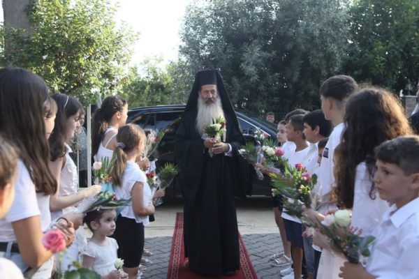 Φθιώτιδος Συμεών: «Στις Λιβανάτες έχει δημιουργηθεί μία μικρή πολιτιστική και πνευματική Βασιλειάδα» Φθιώτιδος Συμεών: «Στις Λιβανάτες έχει δημιουργηθεί μία μικρή πολιτιστική και πνευματική Βασιλειάδα»