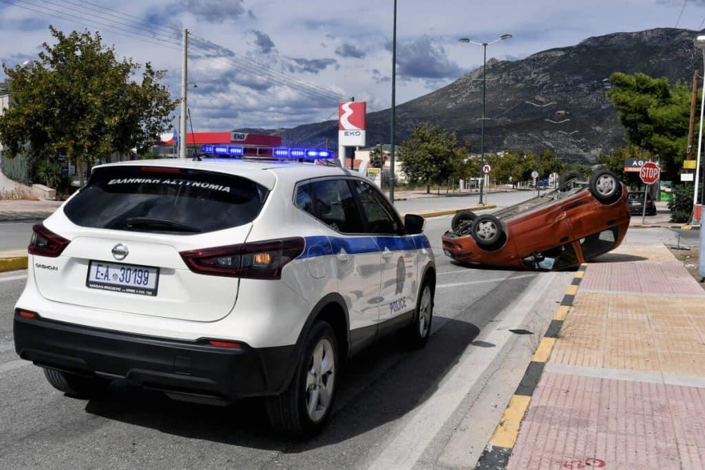 Δύο νεκροί σε τροχαίο δυστύχημα στην Μαραθώνος