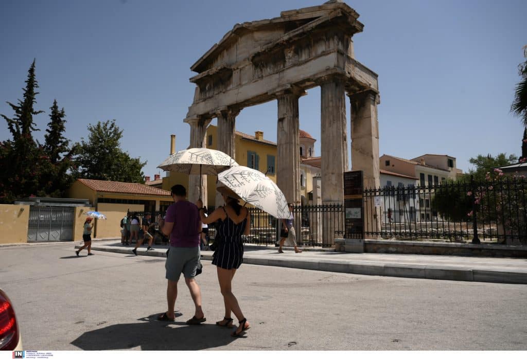 Καύσωνας: Καμίνι η χώρα με θερμοκρασίες ρεκόρ – Σε συναγερμό οι Αρχές