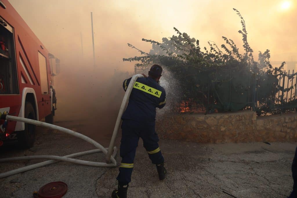 Φωτιά στα Δερβενοχώρια: Αγώνας δρόμου για την πιθανότητα επέκτασης της φωτιάς στην Πάρνηθα Φωτιά στα Δερβενοχώρια: Αγώνας δρόμου για την πιθανότητα επέκτασης της φωτιάς στην Πάρνηθα