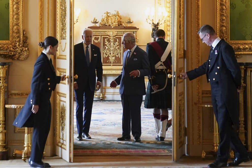 Τζο Μπάιντεν – Βασιλιάς Κάρολος: Συναντήθηκαν στο Κάστρο του Γουίνδσορ με τσάι, μπισκότα και θερμές χειραψίες Τζο Μπάιντεν – Βασιλιάς Κάρολος: Συναντήθηκαν στο Κάστρο του Γουίνδσορ με τσάι, μπισκότα και θερμές χειραψίες