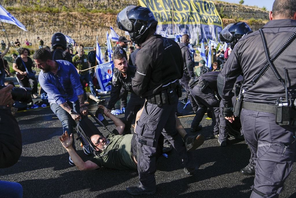 Iσραήλ: Εγκρίθηκε σε πρώτη ανάγνωση η αμφιλεγόμενη μεταρρύθμιση – Φουντώνουν οι διαδηλώσεις Iσραήλ: Εγκρίθηκε σε πρώτη ανάγνωση η αμφιλεγόμενη μεταρρύθμιση – Φουντώνουν οι διαδηλώσεις