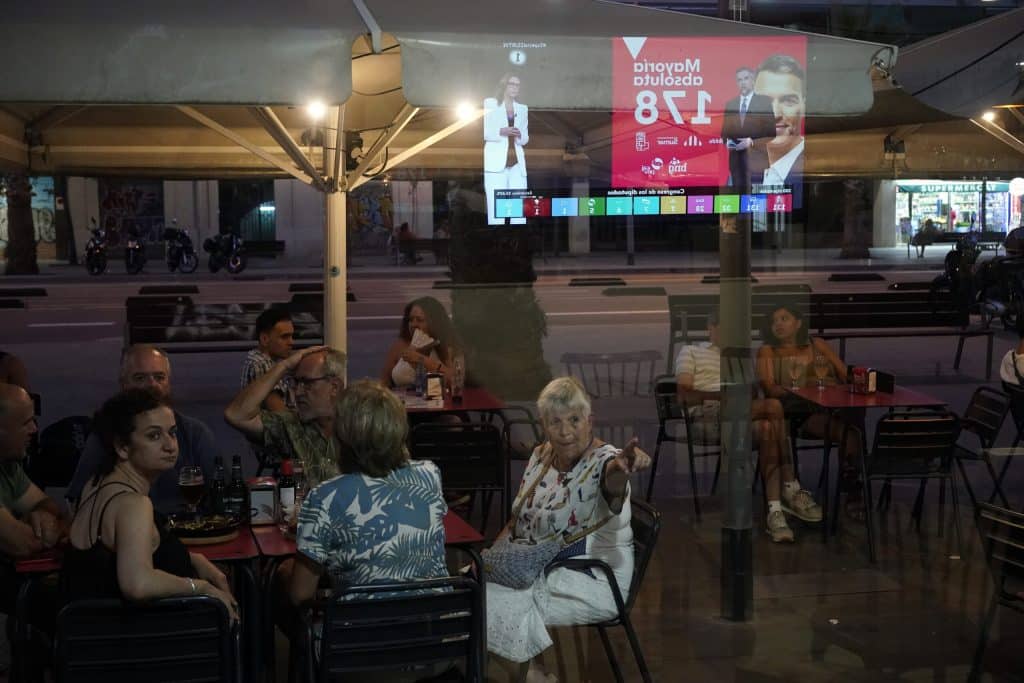 Εκλογές στην Ισπανία: Σοσιαλιστικό Κόμμα και Λαϊκό Κόμμα «στήθος με στήθος» – Δεν εξασφαλίζεται κοινοβουλευτική πλειοψηφία Εκλογές στην Ισπανία: Σοσιαλιστικό Κόμμα και Λαϊκό Κόμμα «στήθος με στήθος» – Δεν εξασφαλίζεται κοινοβουλευτική πλειοψηφία
