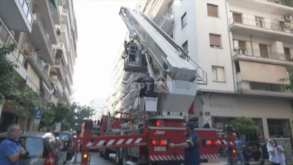 Φωτιά σε κλινική στο κέντρο της Θεσσαλονίκης- Απομακρύνονται οι ασθενείς Φωτιά σε κλινική στο κέντρο της Θεσσαλονίκης- Απομακρύνονται οι ασθενείς