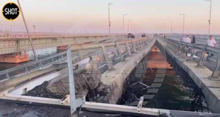 Ρωσία: Αποκαθίσταται εν μέρει η κυκλοφορία των αυτοκινήτων στη γέφυρα της Κριμαίας Ρωσία: Αποκαθίσταται εν μέρει η κυκλοφορία των αυτοκινήτων στη γέφυρα της Κριμαίας