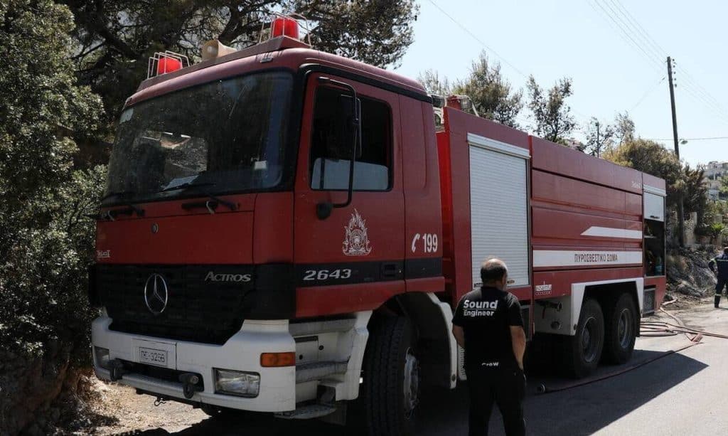 Φωτιά στον Κάλαμο – Μεγάλη επιχείρηση της Πυροσβεστικής