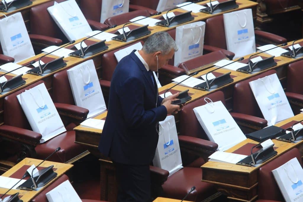 Live: Ορκίζεται η νέα Βουλή – Καταφτάνουν οι νέοι βουλευτές