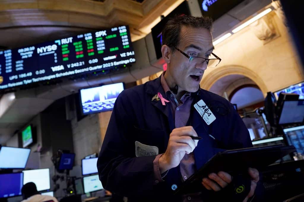 Wall Street: Κατρακύλησαν οι μετοχές της Tesla και του Netflix