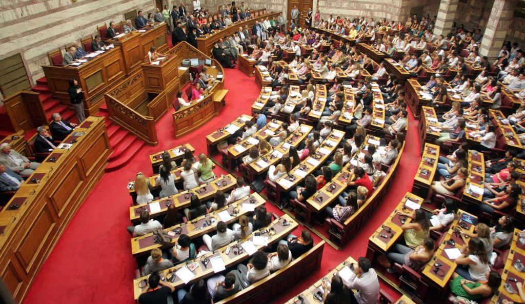 Κόντρα Χρυσοχοΐδη – Βελόπουλου για τις πυρκαγιές στη Βουλή