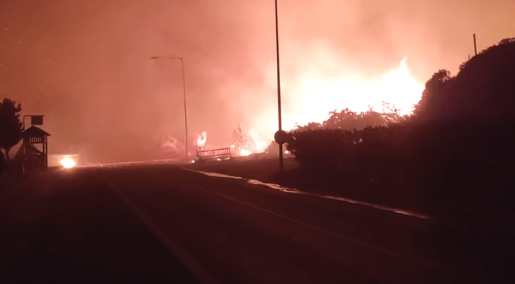 Live – Ρόδος: Εκκενώνονται Μάσαρη, Μαλώνας και Χαράκι – Καίγονται σπίτια σε Λάερμα και Κιοτάρι, συναγερμός στη Λίνδο