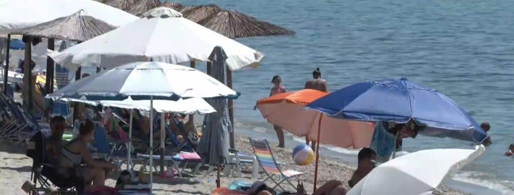 Χαλκιδική: Διαμαρτύρονται οι κάτοικοι για την κατάληψη παραλιών από beach bar Χαλκιδική: Διαμαρτύρονται οι κάτοικοι για την κατάληψη παραλιών από beach bar
