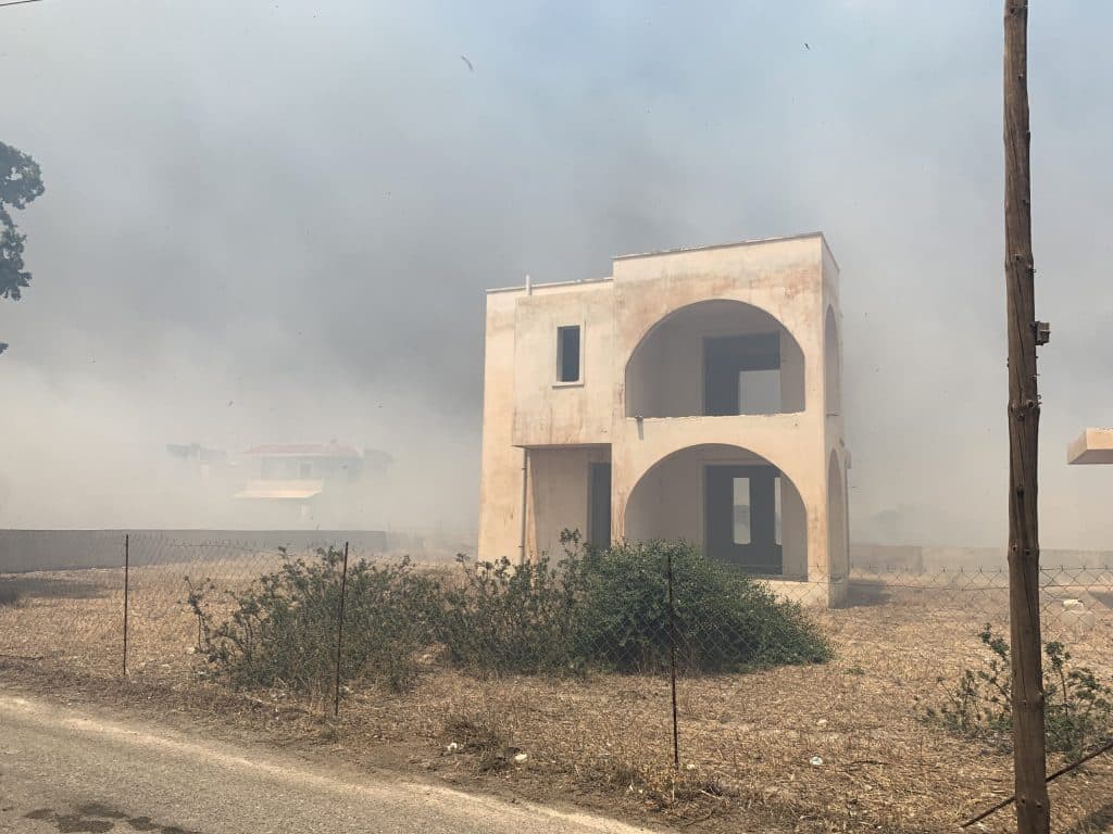 Φωτιά στη Ρόδο: Ενίσχυση 587.200 ευρώ για την αποκατάσταση υποδομών σε οικισμούς που επλήγησαν Φωτιά στη Ρόδο: Ενίσχυση 587.200 ευρώ για την αποκατάσταση υποδομών σε οικισμούς που επλήγησαν