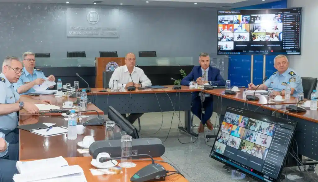 Τηλεδιάσκεψη, υπό τον Υπουργό Προστασίας του Πολίτη κ. Γιάννη Οικονόμου, για την εντατικοποίηση των μέτρων επιτήρησης και τη ριζική αντιμετώπιση του φαινομένου παραβίασης των κανόνων οδικής κυκλοφορίας από λαθροδιακινητές, οι οποίοι θέτουν σε κίνδυνο τη ζωή διερχόμενων οδηγών και επιβαινόντων στο οδικό δίκτυο της Θράκης και της Ανατολικής Μακεδονίας