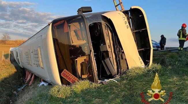 Μαρόκο: Είκοσι τέσσερις άνθρωποι σκοτώθηκαν όταν λεωφορείο έπεσε σε χαράδρα Μαρόκο: Είκοσι τέσσερις άνθρωποι σκοτώθηκαν όταν λεωφορείο έπεσε σε χαράδρα