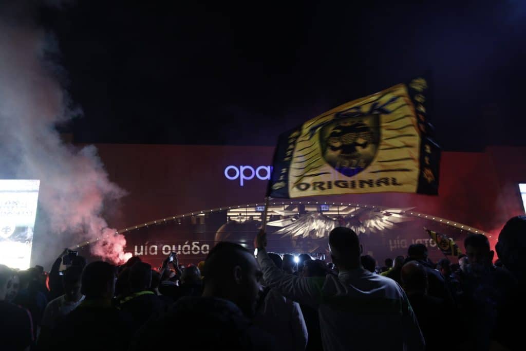 Ν. Φιλαδέλφεια: Νεκρός οπαδός της ΑΕΚ στα επεισόδια με χούλιγκαν της Ντιναμό Ζάγκρεμπ – Οκτώ τραυματίες και 91 προσαγωγές (Video) Ν. Φιλαδέλφεια: Νεκρός οπαδός της ΑΕΚ στα επεισόδια με χούλιγκαν της Ντιναμό Ζάγκρεμπ – Οκτώ τραυματίες και 91 προσαγωγές (Video)