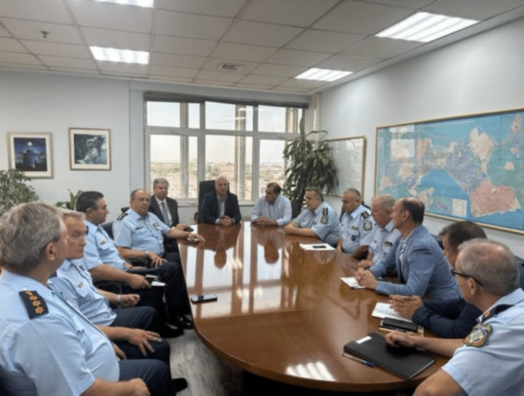Θεσσαλονίκη: Σύσκεψη του Υπουργού Προστασίας του Πολίτη με ΕΛ.ΑΣ. για τα μέτρα στη ΔΕΘ Θεσσαλονίκη: Σύσκεψη του Υπουργού Προστασίας του Πολίτη με ΕΛ.ΑΣ. για τα μέτρα στη ΔΕΘ