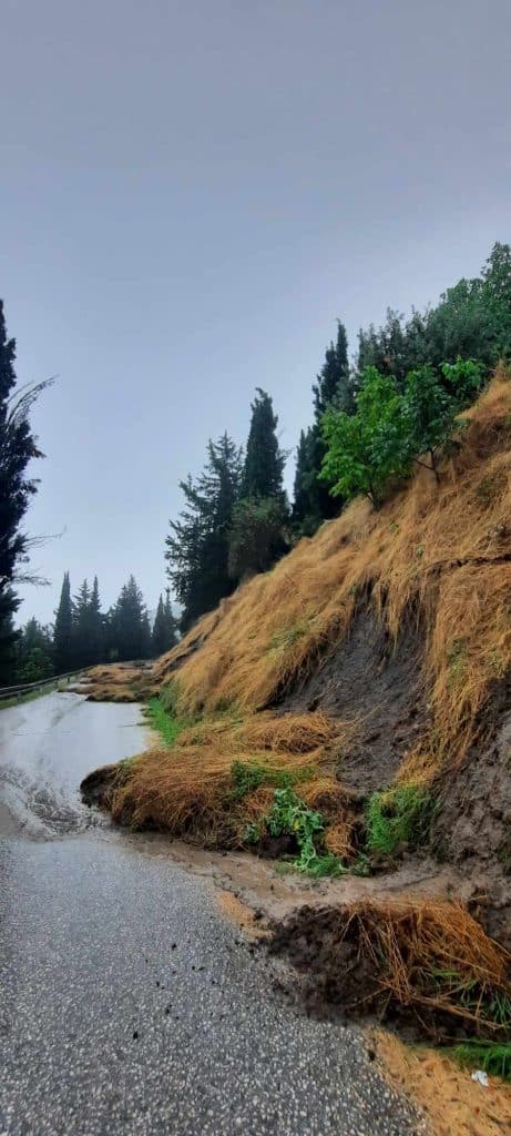 Δομοκός: Κατολισθήσεις και στον Περιφερειακό δρόμο της Αγίας Παρασκευής