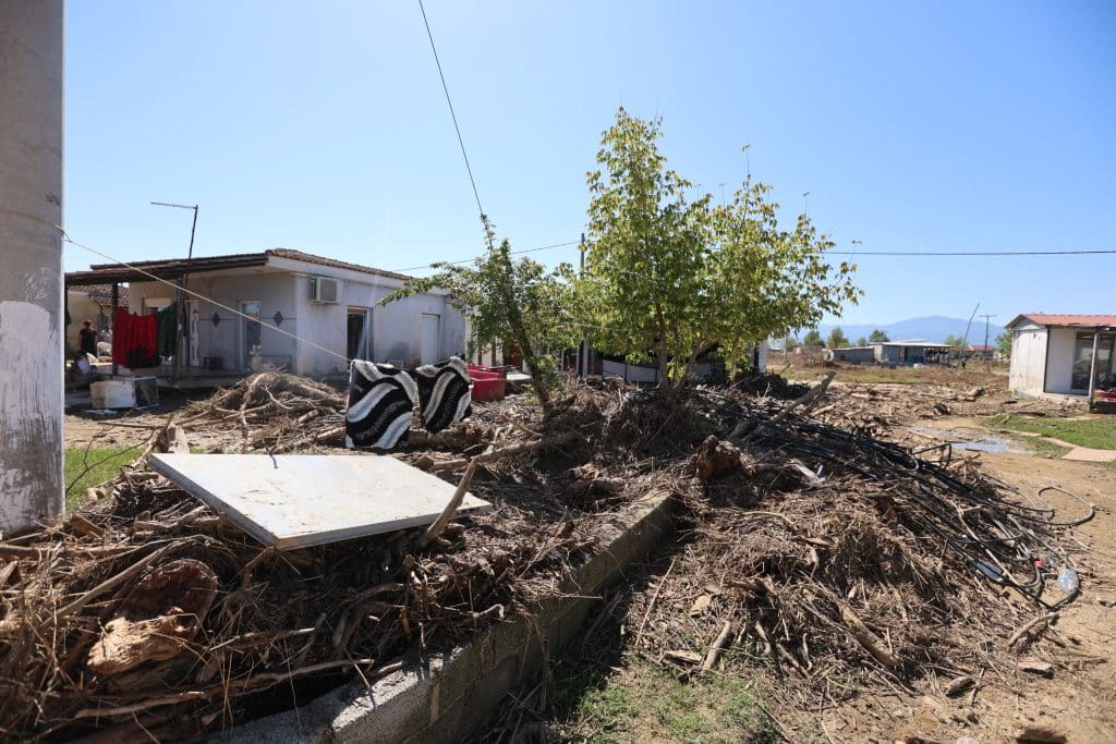 Άρχισε η καταβολή αποζημιώσεων για οικοσκευές στις πληγείσες περιοχές – Αυτοψίες από κλιμάκια στα χωριά του Θεσσαλικού κάμπου