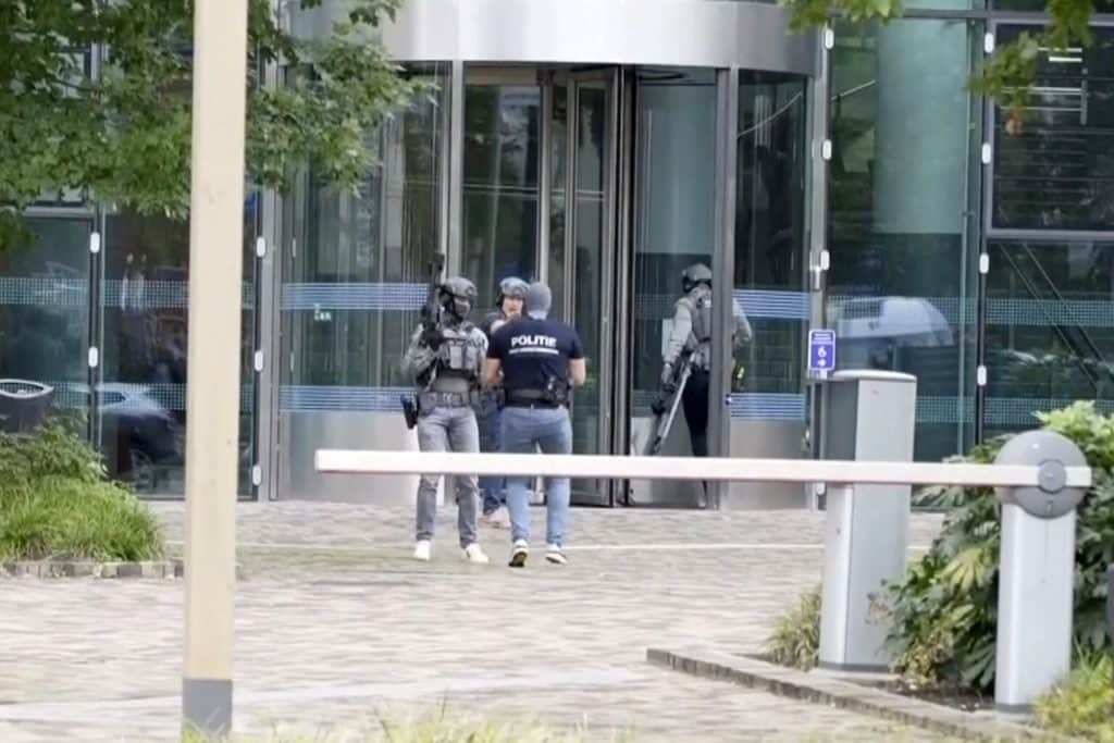 Ρότερνταμ: Τρεις νεκροί μετά από την επίθεση ενόπλου – Ανάμεσά τους 14χρονο κορίτσι Ρότερνταμ: Τρεις νεκροί μετά από την επίθεση ενόπλου – Ανάμεσά τους 14χρονο κορίτσι