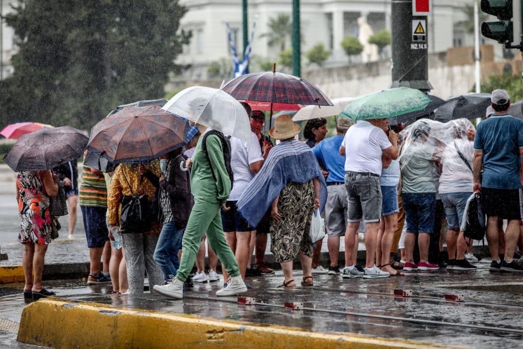 Καιρός: Τι είναι η «ψυχρή λίμνη» που θα φέρει σφοδρές καταιγίδες στην Ελλάδα – Οι περιοχές που θα πληγούν