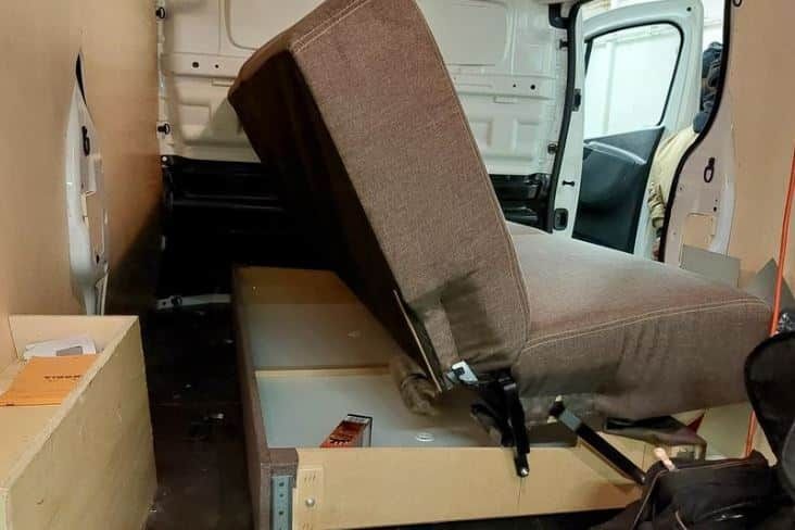 Κάθειρξη σε ζευγάρι Γάλλων που είχε κρύψει μετανάστες σε έπιπλα για να τους μεταφέρει στη Βρετανία Κάθειρξη σε ζευγάρι Γάλλων που είχε κρύψει μετανάστες σε έπιπλα για να τους μεταφέρει στη Βρετανία