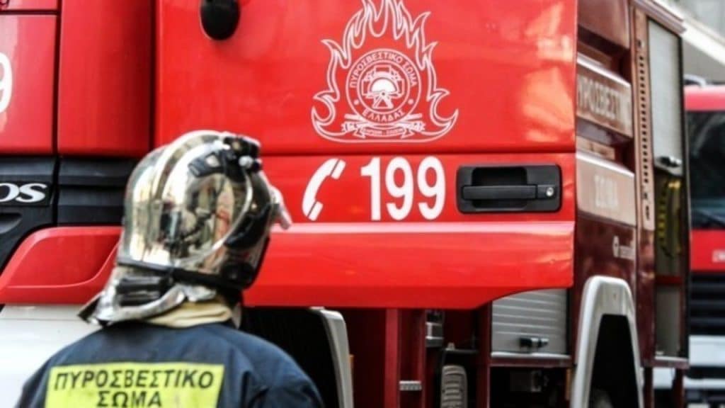 Πυρκαγιά σε συνεργείο αυτοκινήτων στην λεωφόρο Ηρακλείου – Διακοπή της κυκλοφορίας