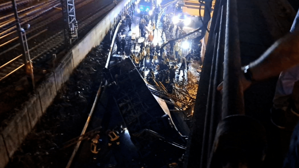 Βενετία: Τουλάχιστον 21 νεκροί από πτώση λεωφορείου από οδογέφυρα – «Ουκρανικά διαβατήρια στα συντρίμμια» Βενετία: Τουλάχιστον 21 νεκροί από πτώση λεωφορείου από οδογέφυρα – «Ουκρανικά διαβατήρια στα συντρίμμια»
