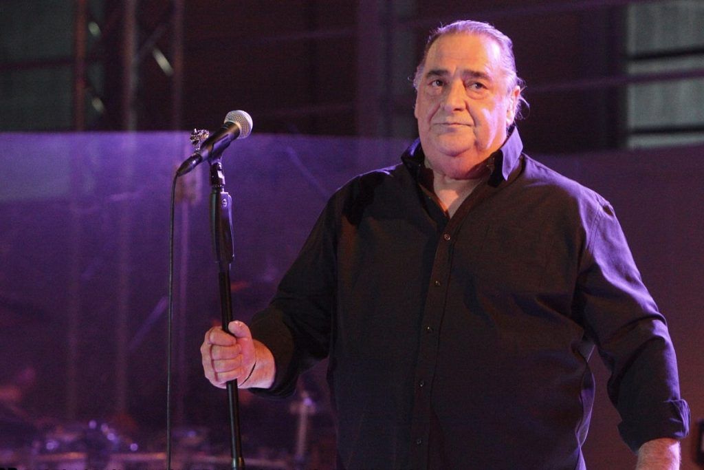 Βασίλης Καρράς: Δύσκολες ώρες για τον τραγουδιστή – «Ελπίζουμε σε ένα θαύμα» Βασίλης Καρράς: Δύσκολες ώρες για τον τραγουδιστή – «Ελπίζουμε σε ένα θαύμα»
