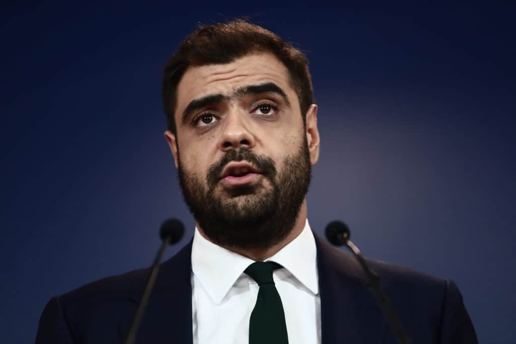 Κορυφώνεται η κόντρα ΝΔ – ΣΥΡΙΖΑ: Αιχμές Μαρινάκη για την επίσκεψη Κασσελάκη σε σπίτια πλημμυροπαθών στον Βόλο