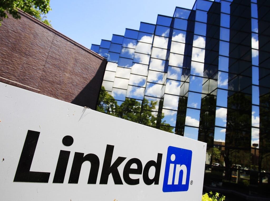 Το LinkedIn αξιοποιεί την τεχνητή νοημοσύνη για να διευκολύνει τις επιχειρήσεις να βρίσκουν υποψήφιους για εργασία Το LinkedIn αξιοποιεί την τεχνητή νοημοσύνη για να διευκολύνει τις επιχειρήσεις να βρίσκουν υποψήφιους για εργασία