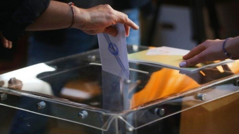 Τα ευτράπελα των εκλογών: Από σταυρωμένα ψηφοδέλτια μέχρι κονιάκ… δίπλα σε κάλπες – Μόλις 164 γυναίκες διεκδικούν τη δημαρχία Τα ευτράπελα των εκλογών: Από σταυρωμένα ψηφοδέλτια μέχρι κονιάκ… δίπλα σε κάλπες – Μόλις 164 γυναίκες διεκδικούν τη δημαρχία