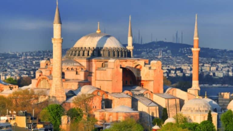Τούρκος ιστορικός ζητά να κλείσει η Αγία Σοφία – Προειδοποιεί για κίνδυνο κατάρρευσης Τούρκος ιστορικός ζητά να κλείσει η Αγία Σοφία – Προειδοποιεί για κίνδυνο κατάρρευσης