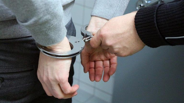 Συνελήφθη 21χρονος για τη διάρρηξη στο σπίτι του Γ. Καλλιάνου στη Βούλα – Ταυτοποιήθηκαν άλλοι δύο Συνελήφθη 21χρονος για τη διάρρηξη στο σπίτι του Γ. Καλλιάνου στη Βούλα – Ταυτοποιήθηκαν άλλοι δύο