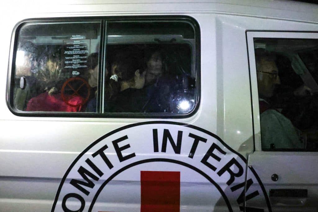 Μεσανατολικό: Στο Ισραήλ έφθασαν οι 12 όμηροι που απελευθέρωσε νωρίτερα η Χαμάς Μεσανατολικό: Στο Ισραήλ έφθασαν οι 12 όμηροι που απελευθέρωσε νωρίτερα η Χαμάς