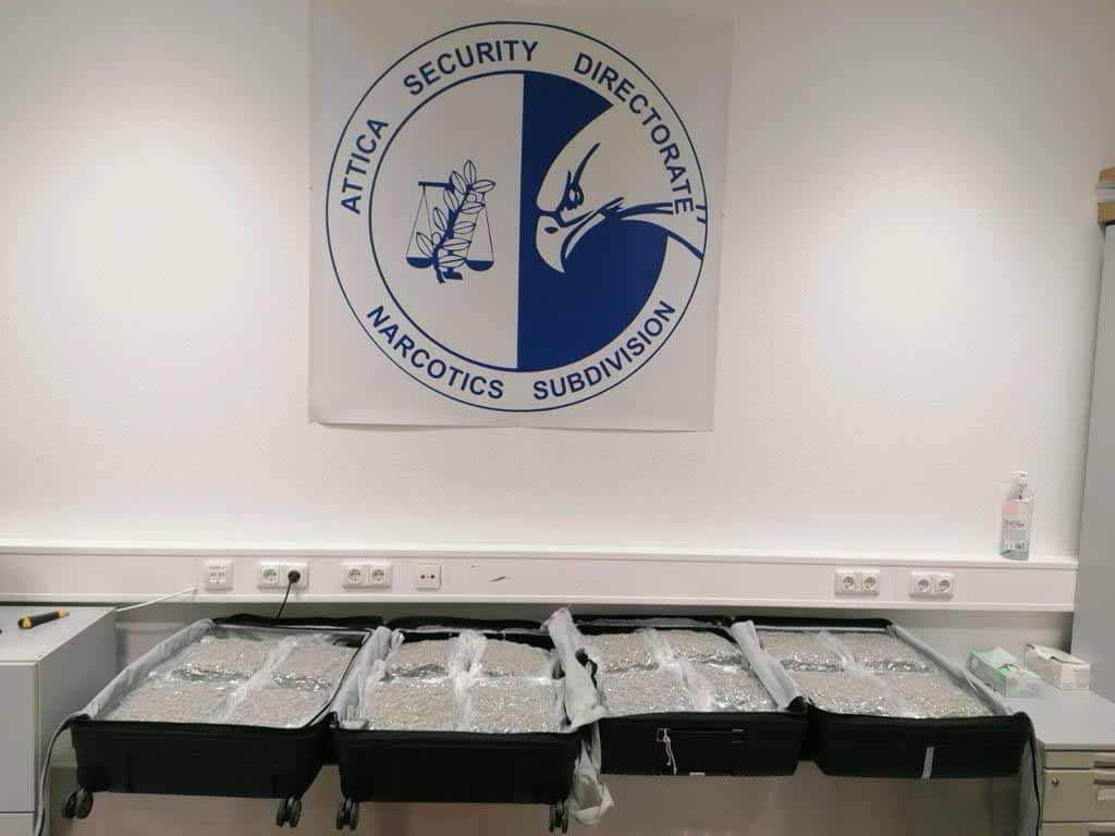 Συνελήφθη 61χρονη στο Ελ. Βενιζέλος για απόπειρα εισαγωγής ναρκωτικών στην Ελλάδα – Στις αποσκευές της είχε 37 κιλά ακατέργαστης κάνναβης Συνελήφθη 61χρονη στο Ελ. Βενιζέλος για απόπειρα εισαγωγής ναρκωτικών στην Ελλάδα – Στις αποσκευές της είχε 37 κιλά ακατέργαστης κάνναβης
