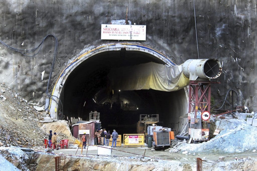 Ινδία: Άγνωστη η ημέρα απεγκλωβισμού των 40 εργατών στη σήραγγα που κατέρρευσε -Ανησυχία για την πτώση της θερμοκρασίας Ινδία: Άγνωστη η ημέρα απεγκλωβισμού των 40 εργατών στη σήραγγα που κατέρρευσε -Ανησυχία για την πτώση της θερμοκρασίας