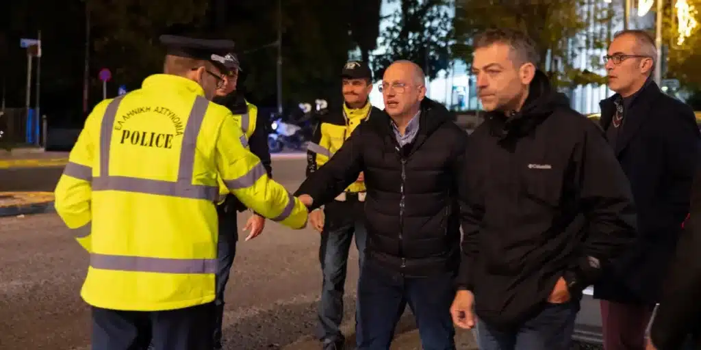 Στους δρόμους της Κηφισιάς ο Οικονόμου για την παραβατικότητα ανηλίκων: ‘Εχουμε ενισχύσει την εμφανή αστυνόμευση