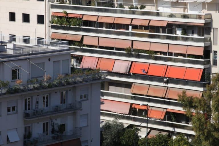 Επιταχύνεται η αναβάθμιση κατοικιών με το «Εξοικονομώ» και ενισχυμένες φοροαπαλλαγές Επιταχύνεται η αναβάθμιση κατοικιών με το «Εξοικονομώ» και ενισχυμένες φοροαπαλλαγές