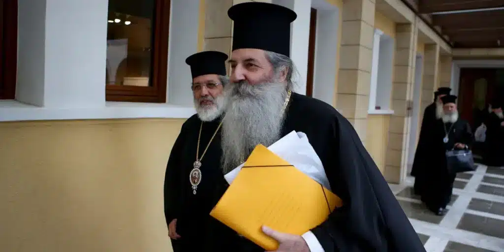 Επίθεση Σεραφείμ σε Κασσελάκη: «Επαίρεται δημοσίως ως πρότυπο με τον ατυχή νεανία που αποκαλεί σύζυγόν του» Επίθεση Σεραφείμ σε Κασσελάκη: «Επαίρεται δημοσίως ως πρότυπο με τον ατυχή νεανία που αποκαλεί σύζυγόν του»