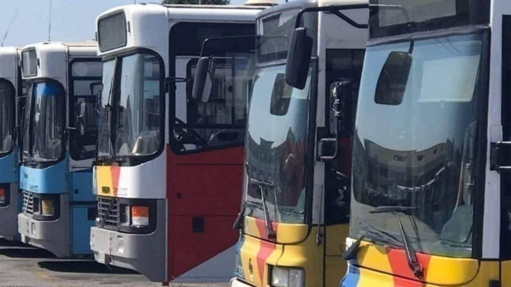 Σοκαρισμένος ο οδηγός του ΟΑΣΘ μετά τον άγριο ξυλοδαρμό του από νεαρούς: “Με χτυπούσαν στο κεφάλι και το σώμα”