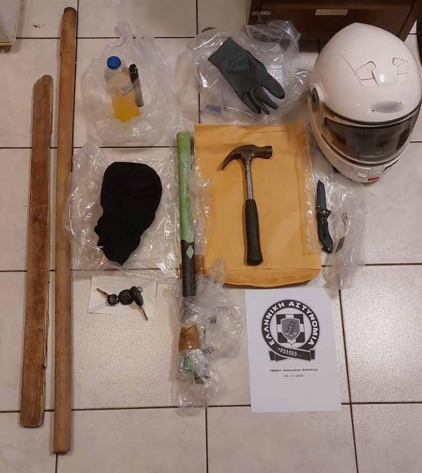 Συμπλοκή μεταξύ δυο ομάδων νεαρών από Νέα Ερυθραία και Κρυονέρι – Συνελήφθησαν 17χρονος και 22χρονος Συμπλοκή μεταξύ δυο ομάδων νεαρών από Νέα Ερυθραία και Κρυονέρι – Συνελήφθησαν 17χρονος και 22χρονος